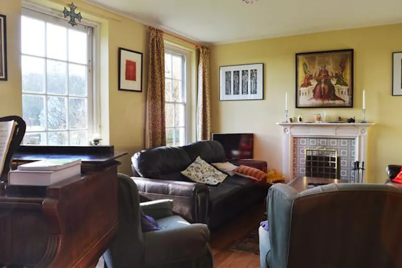 Living Room at Crystal Palace family house, B1709 (photo 4)