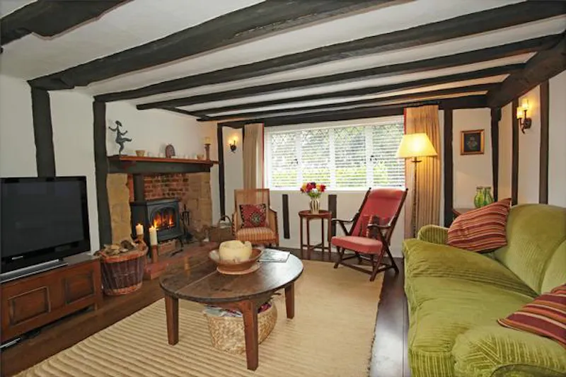 Living Room at Film location C861 in Kent (photo 7)