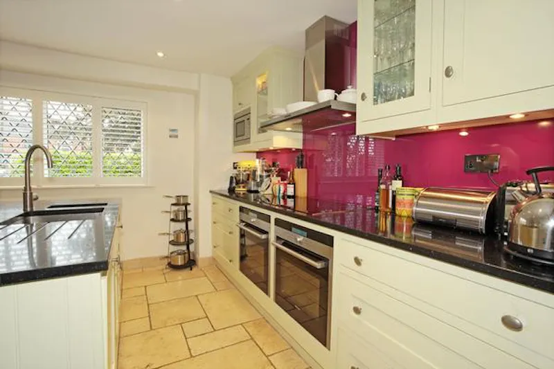 Kitchen at Film location C861 in Kent (photo 10)