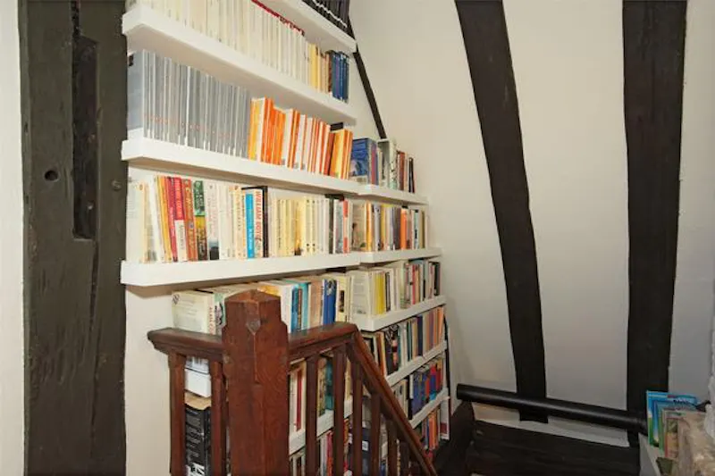 Staircase at Film location C861 in Kent (photo 13)