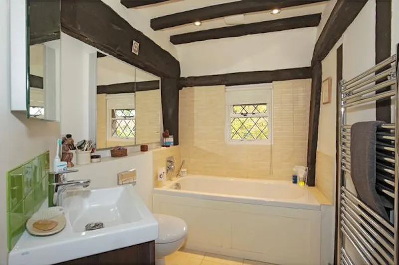 Bathroom at Film location C861 in Kent (photo 15)