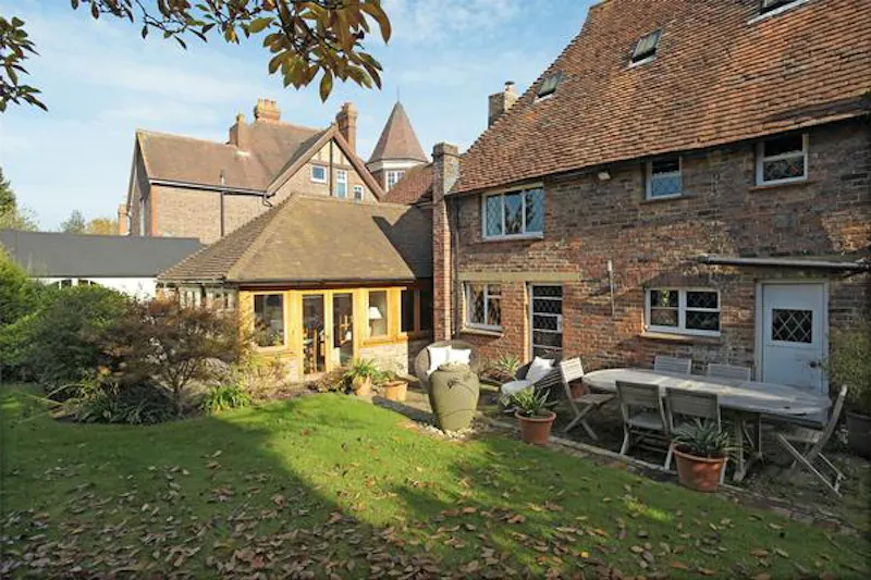 Garden at Film location C861 in Kent (photo 17)