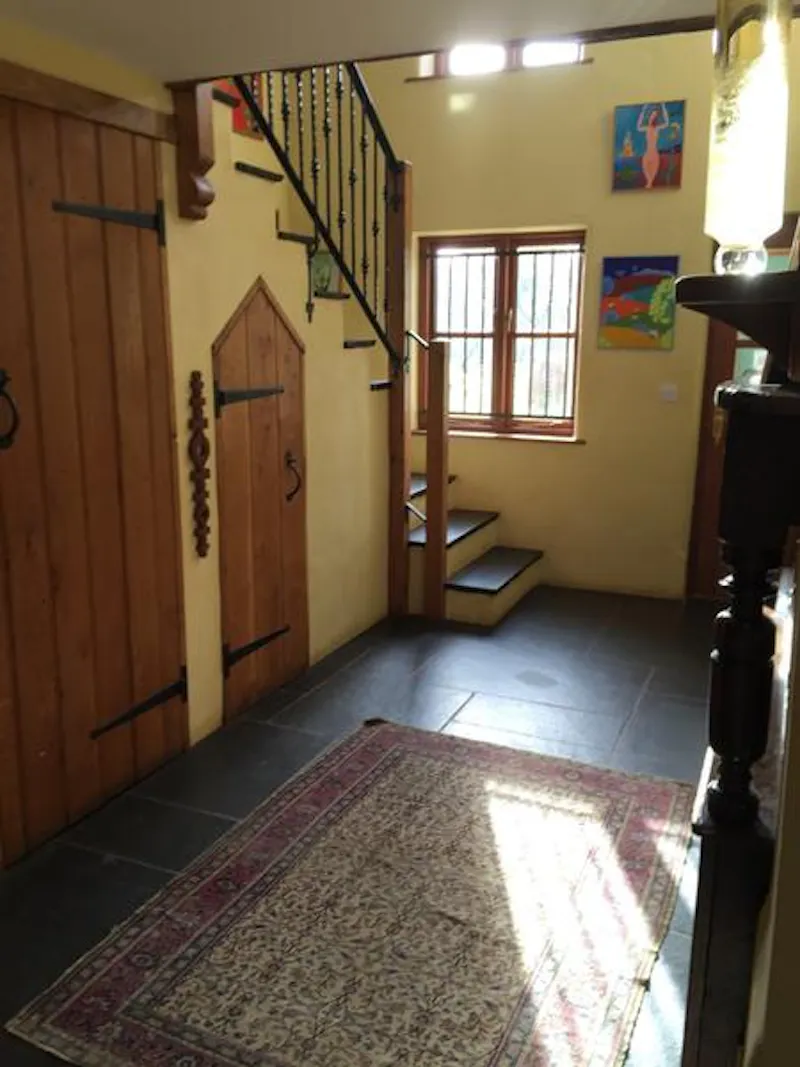 Entrance hall at West Haddon working farm, L657 (photo 11)