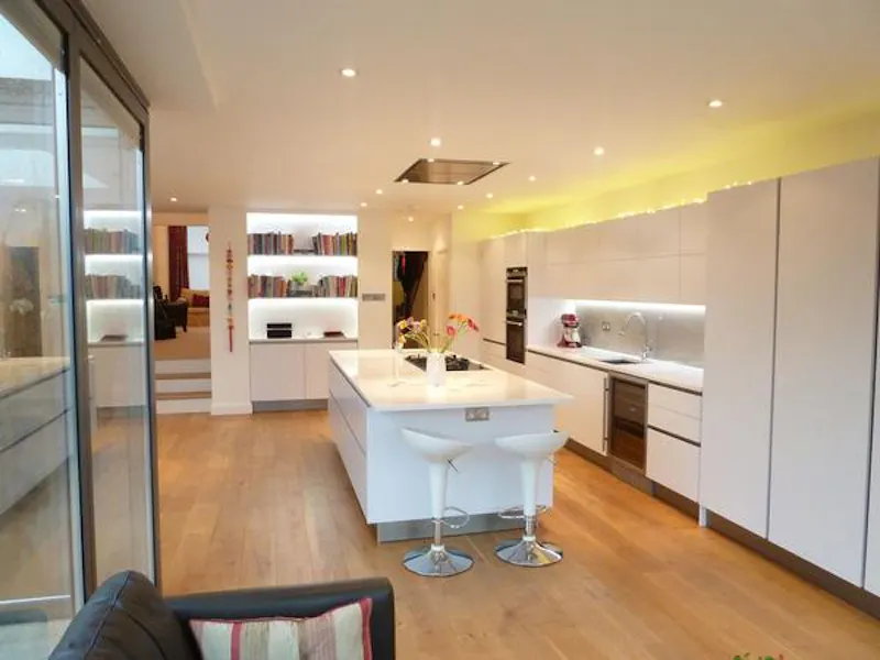 Detached  Ealing house, B1710 (photo 9)