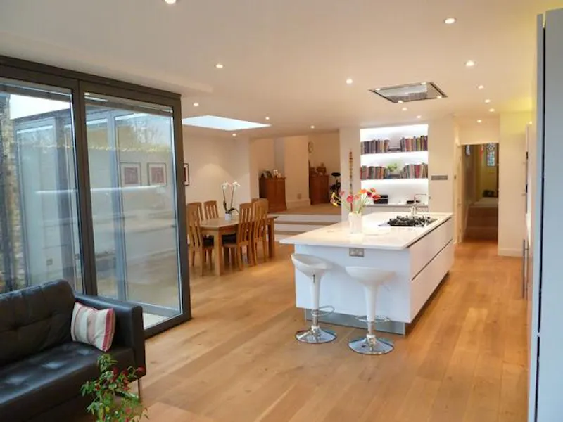 Detached  Ealing house, B1710 (photo 10)