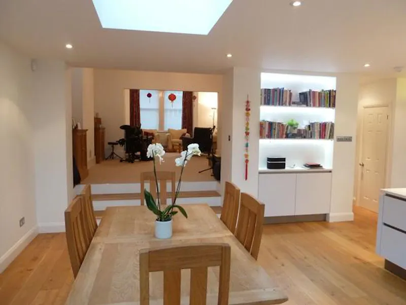 Detached  Ealing house, B1710 (photo 11)