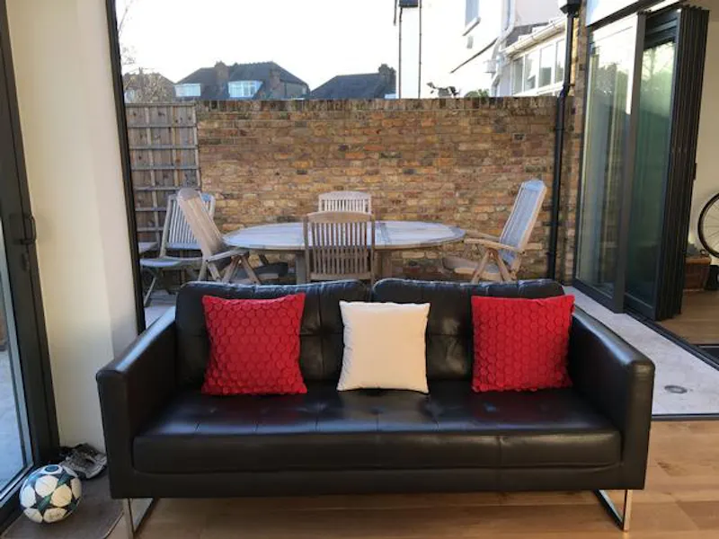 Detached  Ealing house, B1710 (photo 17)