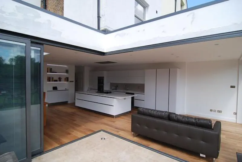Detached  Ealing house, B1710 (photo 33)