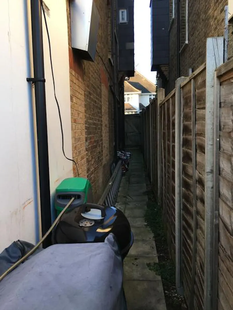 Detached  Ealing house, B1710 (photo 40)