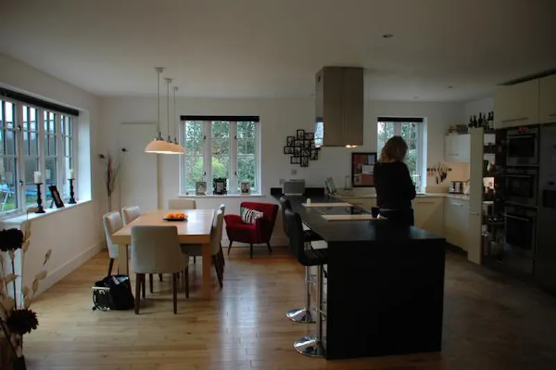 Dining room at Film location D2236 in Hertfordshire (photo 7)