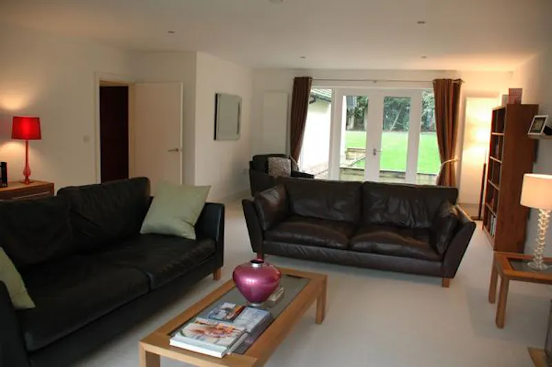 French doors at Film location D2236 in Hertfordshire (photo 11)