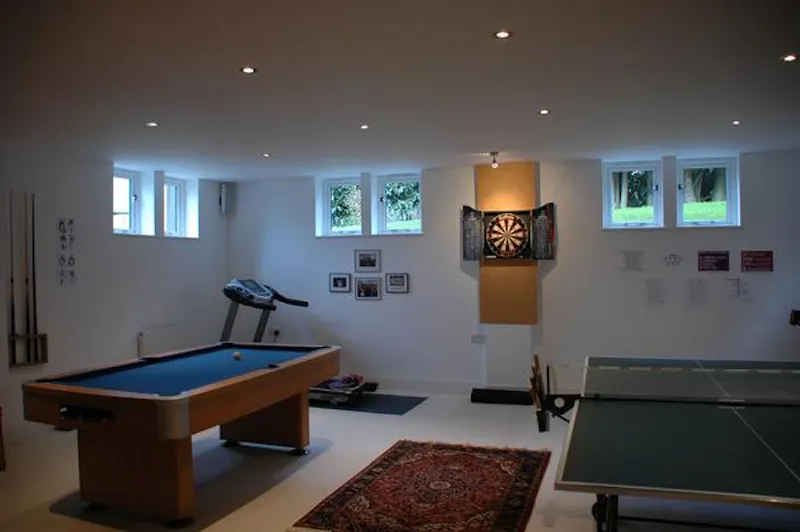 Games room at Film location D2236 in Hertfordshire (photo 14)