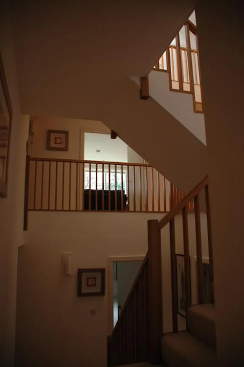 Staircase at Film location D2236 in Hertfordshire (photo 28)