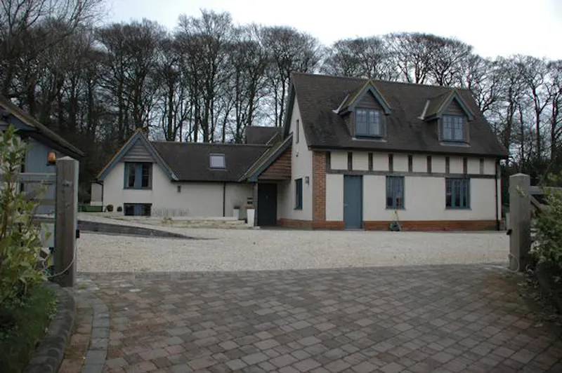 Driveway at Film location D2236 in Hertfordshire (photo 34)