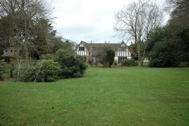Garden at Film location D2236 in Hertfordshire (photo 40)