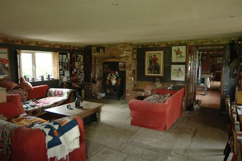 Fireplace at Rustic 50 acre farm near Aylesbury, Q116 (photo 2)