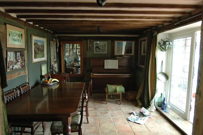 Dining room at Rustic 50 acre farm near Aylesbury, Q116 (photo 5)