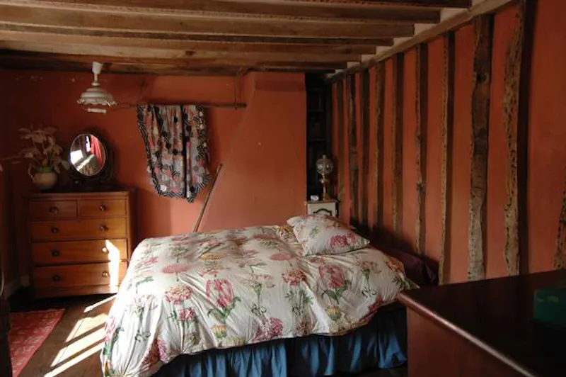 Bedroom at Rustic 50 acre farm near Aylesbury, Q116 (photo 15)