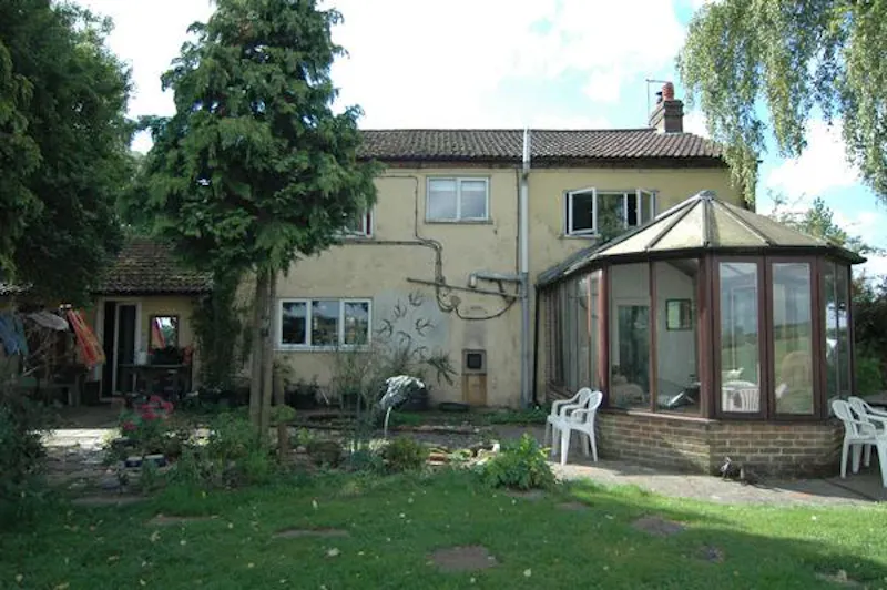 Conservatory at Rustic 50 acre farm near Aylesbury, Q116 (photo 17)