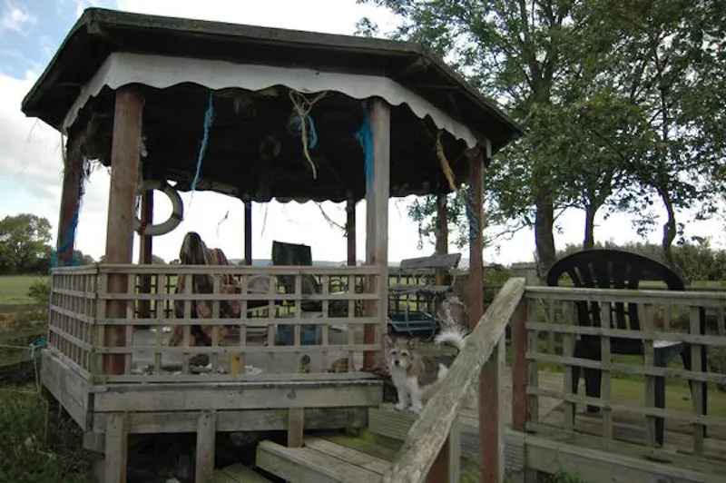 Treehouse at Rustic 50 acre farm near Aylesbury, Q116 (photo 28)