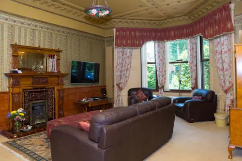 Dumbreck double fronted house, B1711