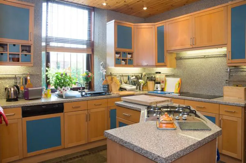 Kitchen at Dumbreck double fronted house, B1711 (photo 5)