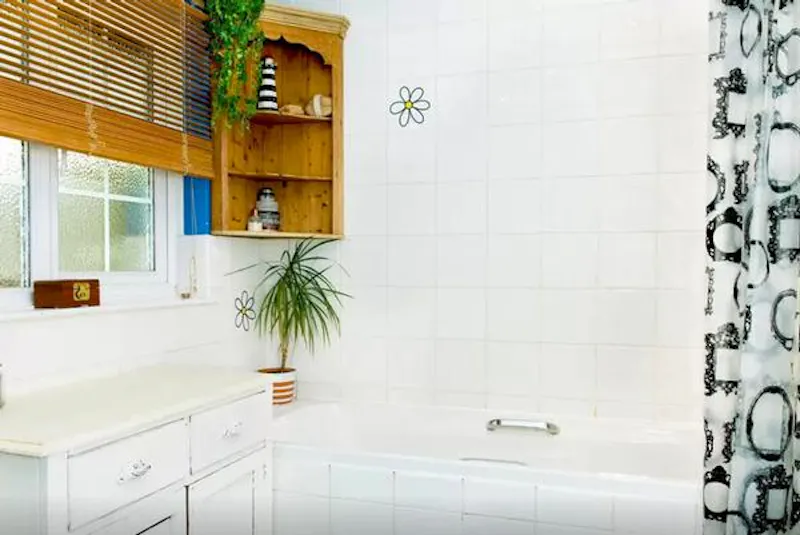 Bathroom at Stunning Okehampton house, B1712 (photo 16)