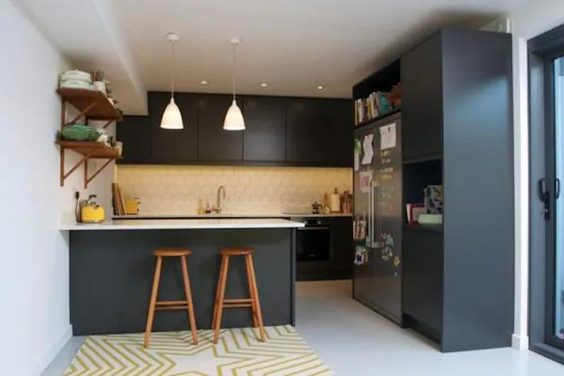 Kitchen at Film location D2238 in Surrey (photo 5)