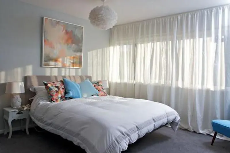 Bedroom at Film location D2238 in Surrey (photo 6)
