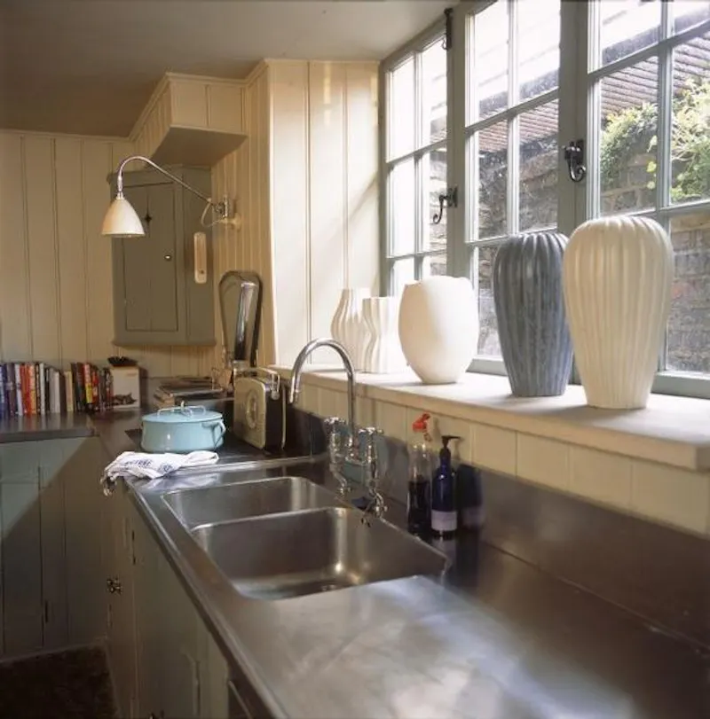Kitchen at Fournier Street Huguenot house, A1402 (photo 11)