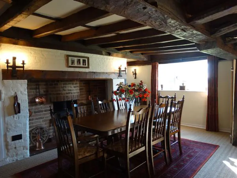 Beams at Film location C863 in Surrey (photo 5)