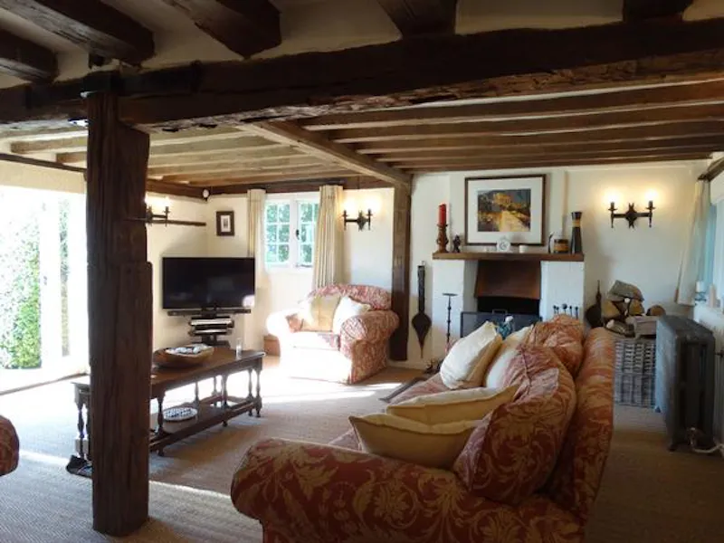 Fireplace at Film location C863 in Surrey (photo 10)