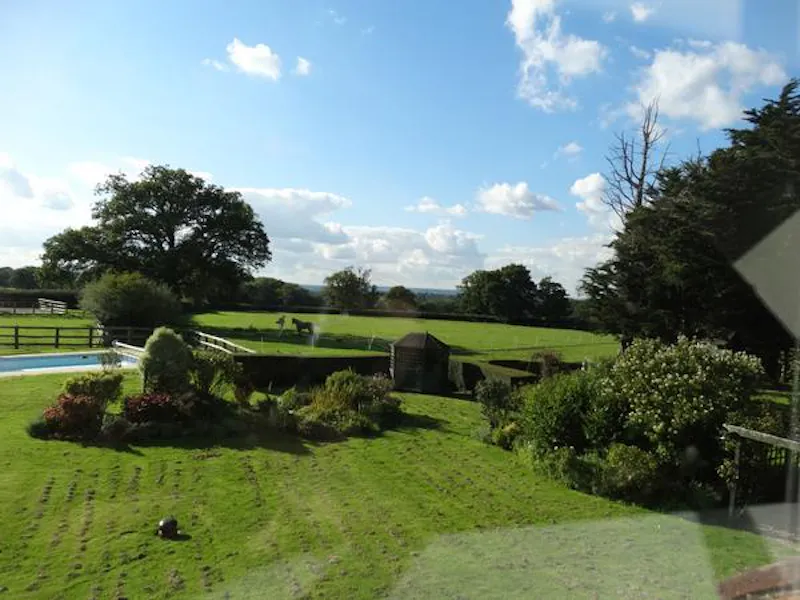 Countryside at Film location C863 in Surrey (photo 44)