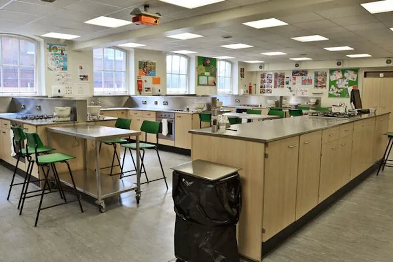 Versatile Dulwich school, J214 (photo 11)