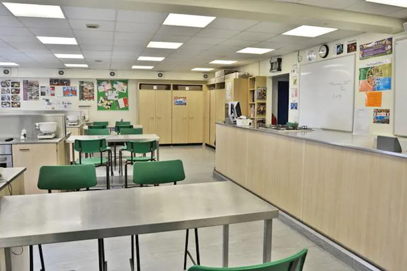 Versatile Dulwich school, J214 (photo 12)