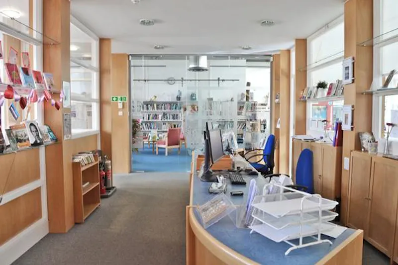 Versatile Dulwich school, J214 (photo 21)