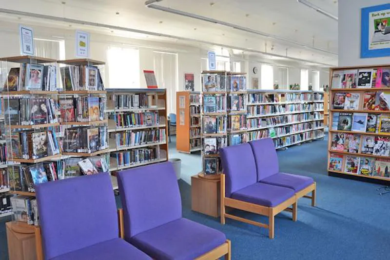Library at Versatile Dulwich school, J214 (photo 22)