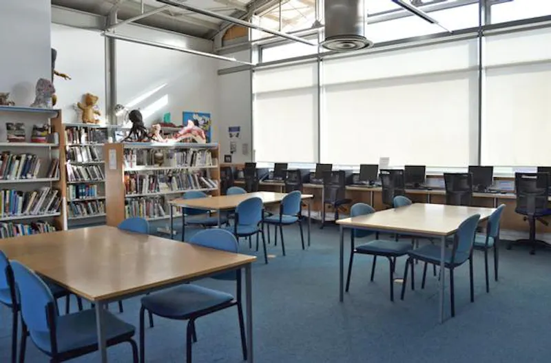 Versatile Dulwich school, J214 (photo 28)