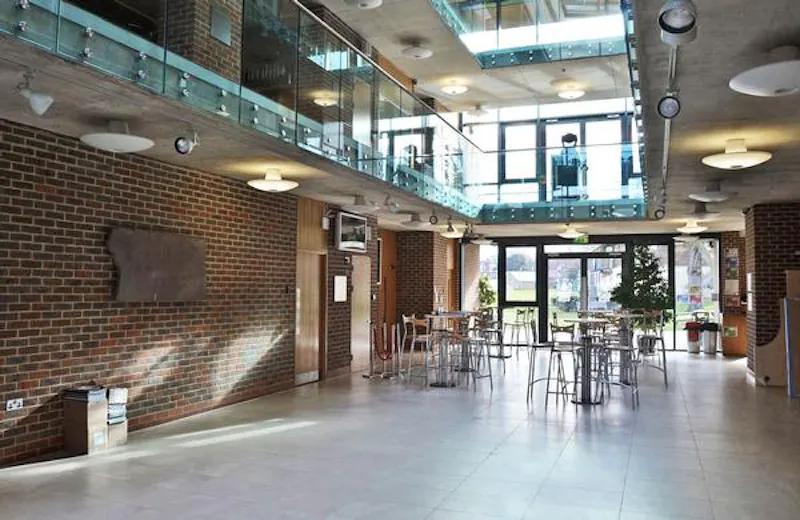 Versatile Dulwich school, J214 (photo 34)
