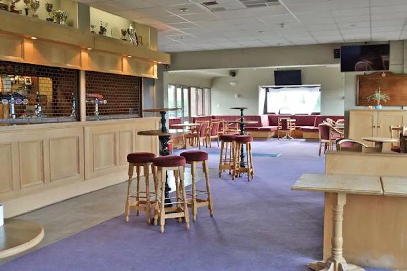 Sports fields and club-house , R800 (photo 6)