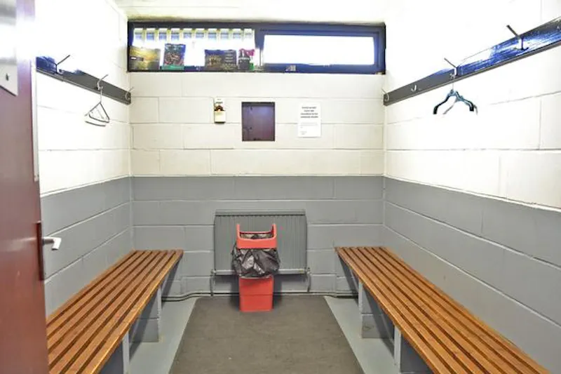 Changing rooms at Sports fields and club-house , R800 (photo 9)