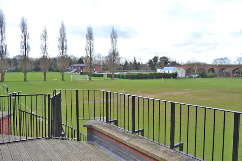 Sports fields and club-house , R800 (photo 23)