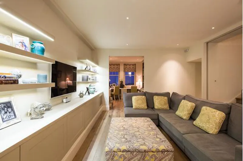 Living Room at Lovely Wandsworth family house, B1715 (photo 4)