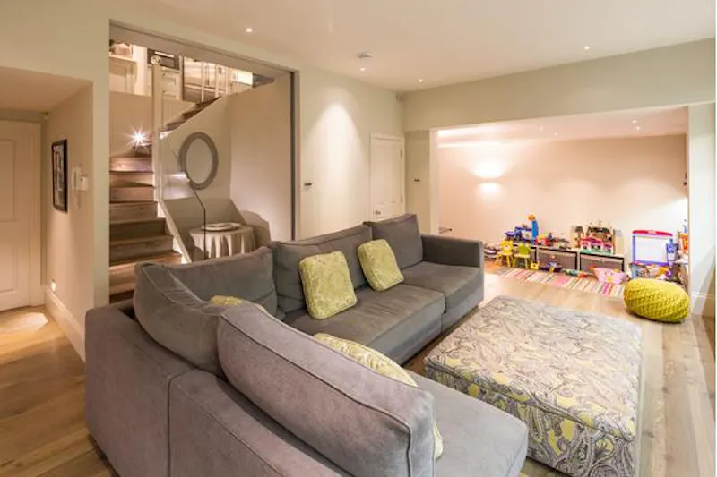Living Room at Lovely Wandsworth family house, B1715 (photo 5)