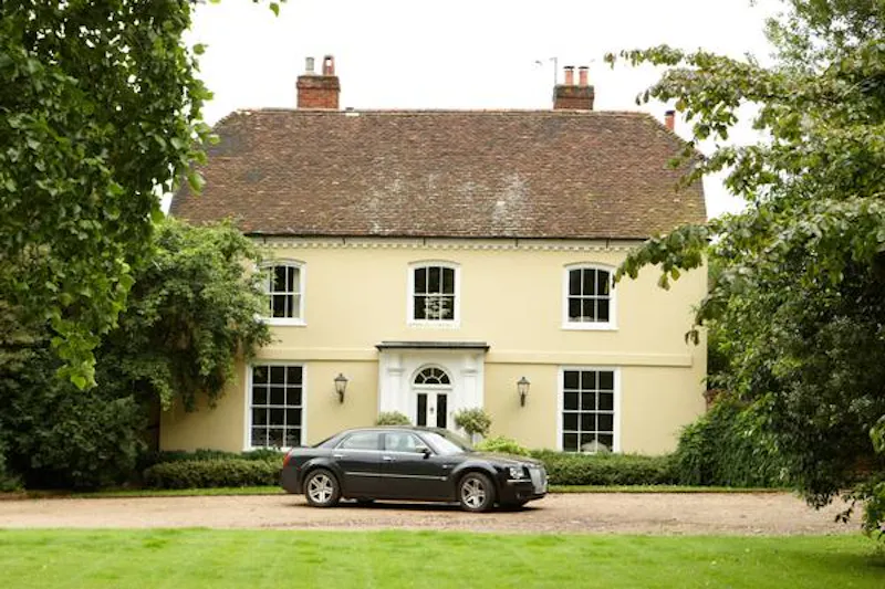 Driveway at Chocolate box in Wrotham Heath, A1404 (photo 1)