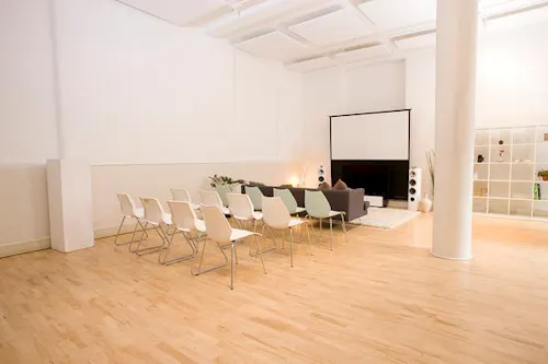 White loft studio in Angel, N410