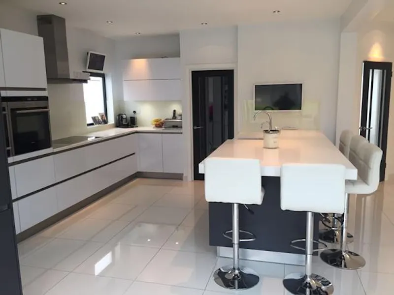 Kitchen at Film location D2240 in London (photo 4)