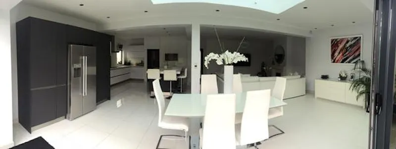 Dining room at Film location D2240 in London (photo 7)