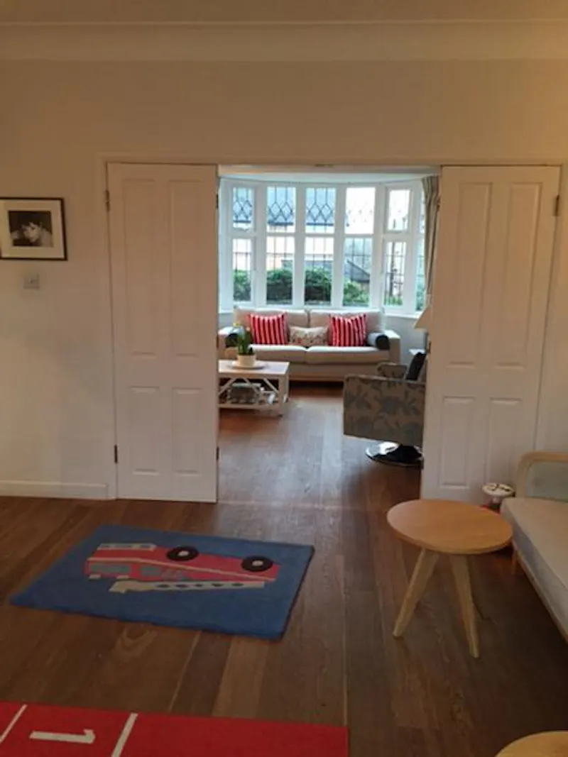 Through drawing room at Film location D2241 in London (photo 6)