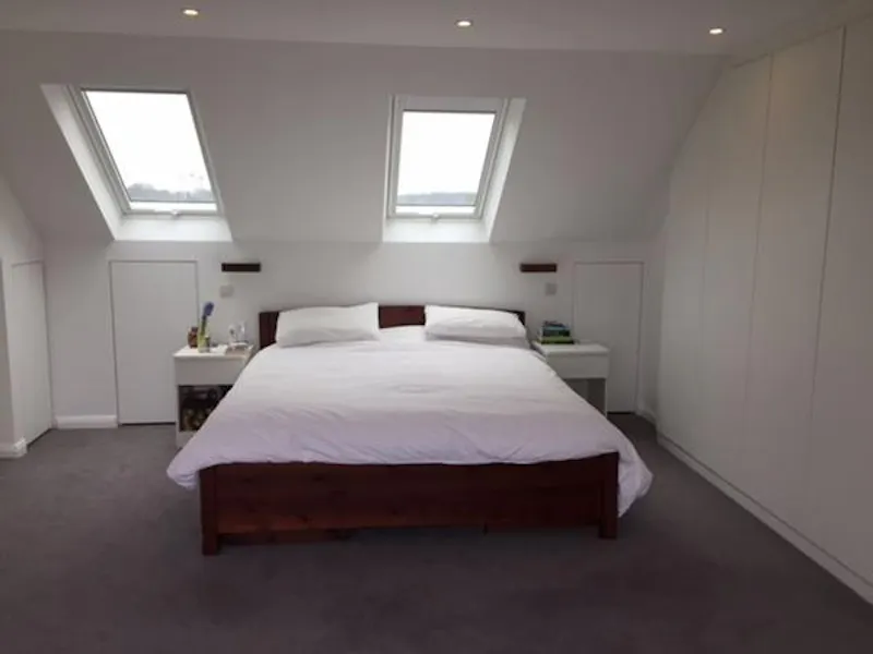 Attic at Film location D2241 in London (photo 12)